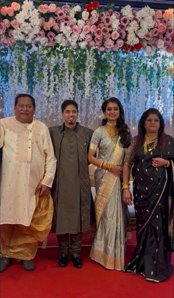 খরাজের পরিবার মাতৃতান্ত্রিক পরিবার! 1 feacc795 cf33 4b95 bf24 2c14c2008f0c 1