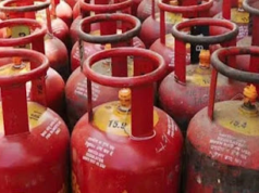 ফের বাড়ল গ্যাসের দাম!