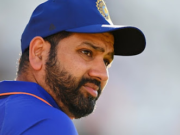 রোহিত শর্মার হাত চেপে ধরে মহিলার চিৎকার, আমাকে বাঁচান! ঘটনাটা কি ?