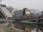 শীতলখুচি, ডাম্পারের ভারে ভেঙে পড়ল সেতু