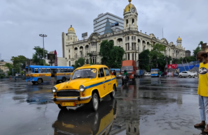 বিভিন্ন জেলায় ঝড় বৃষ্টির পূর্বাভাস! কলকাতার আবহাওয়া কেমন?